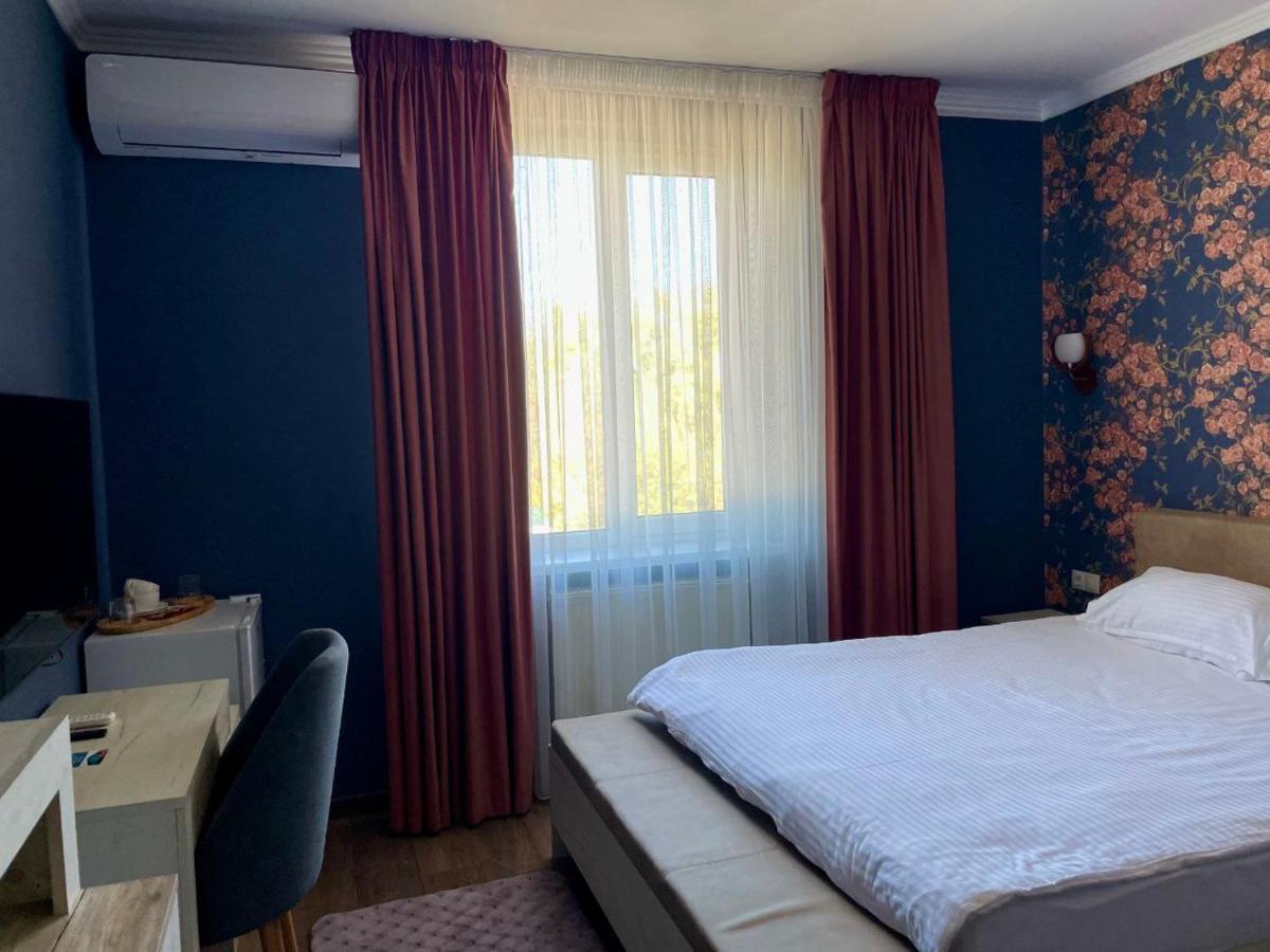 Львівський Hotel Exterior photo