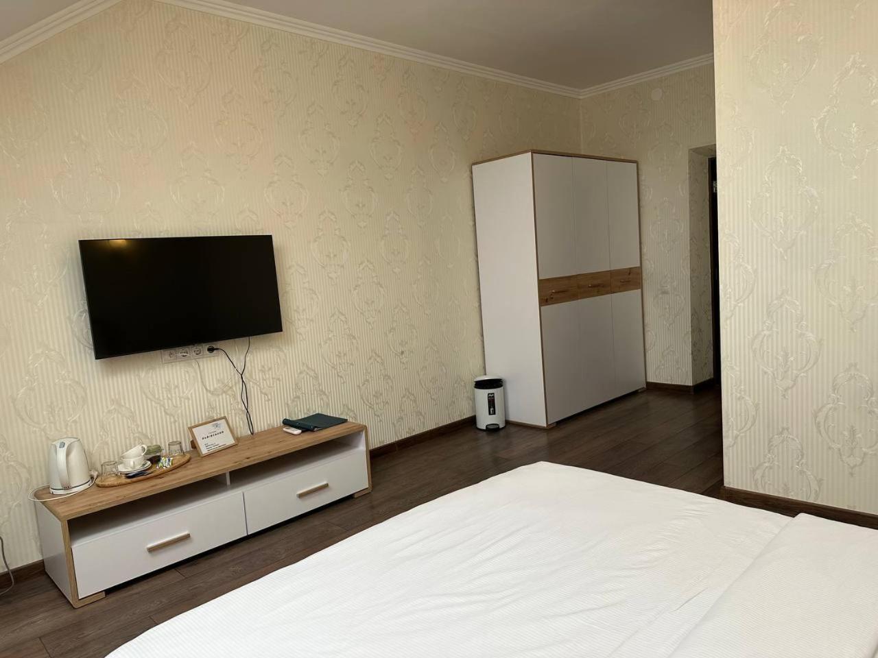 Львівський Hotel Exterior photo